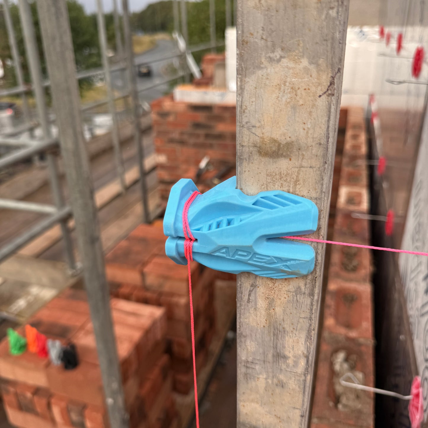 Crompton Apex Corner Block — Racing-Inspired Line Block for Bricklayers | UK Designed & Patented | 6 Colours | Pair