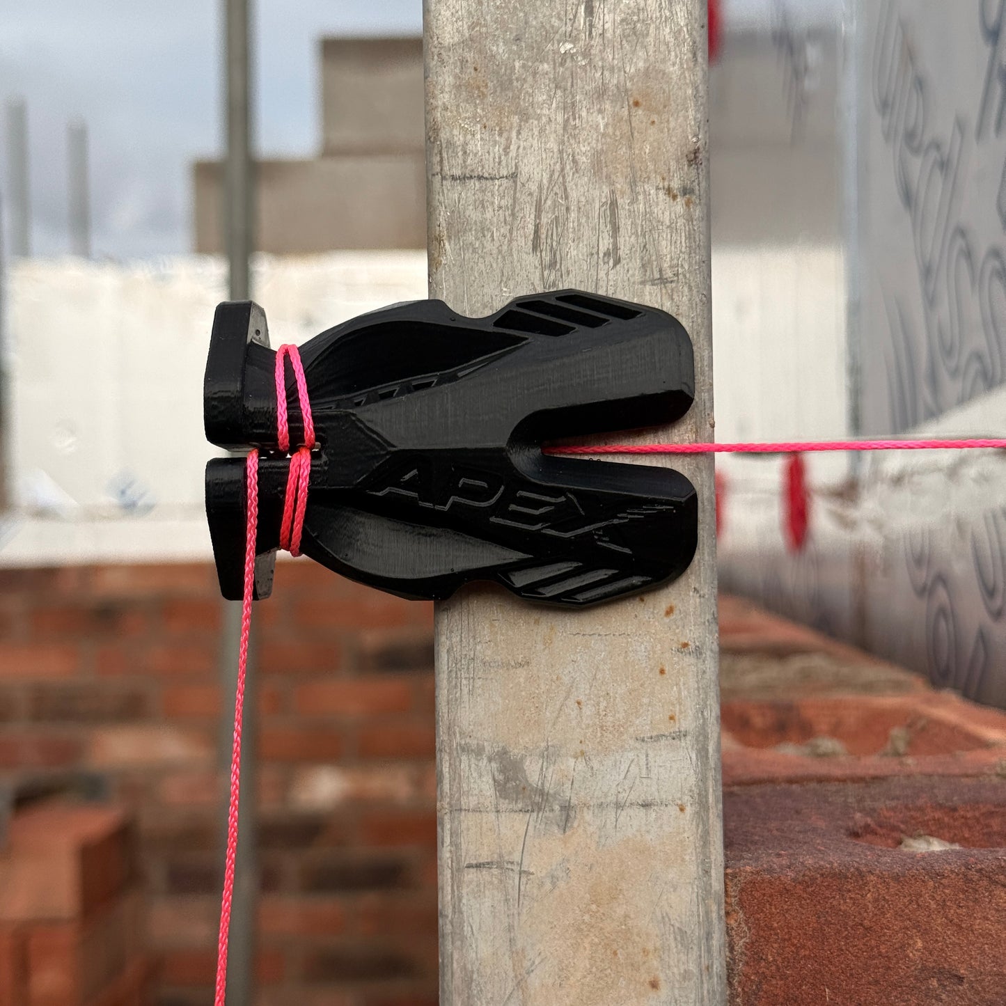 Crompton Apex Corner Block — Racing-Inspired Line Block for Bricklayers | UK Designed & Patented | 6 Colours | Pair