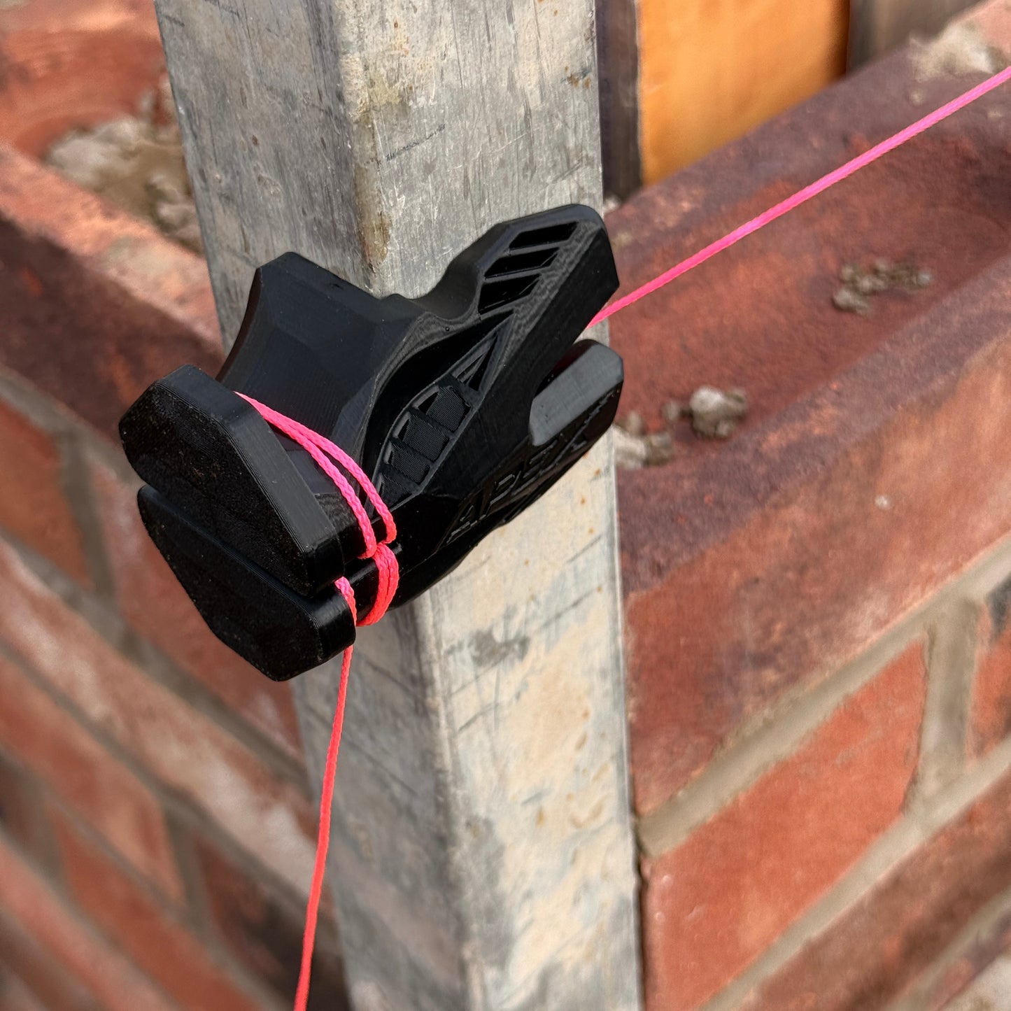 Crompton Apex Corner Block — Racing-Inspired Line Block for Bricklayers | UK Designed & Patented | 6 Colours | Pair