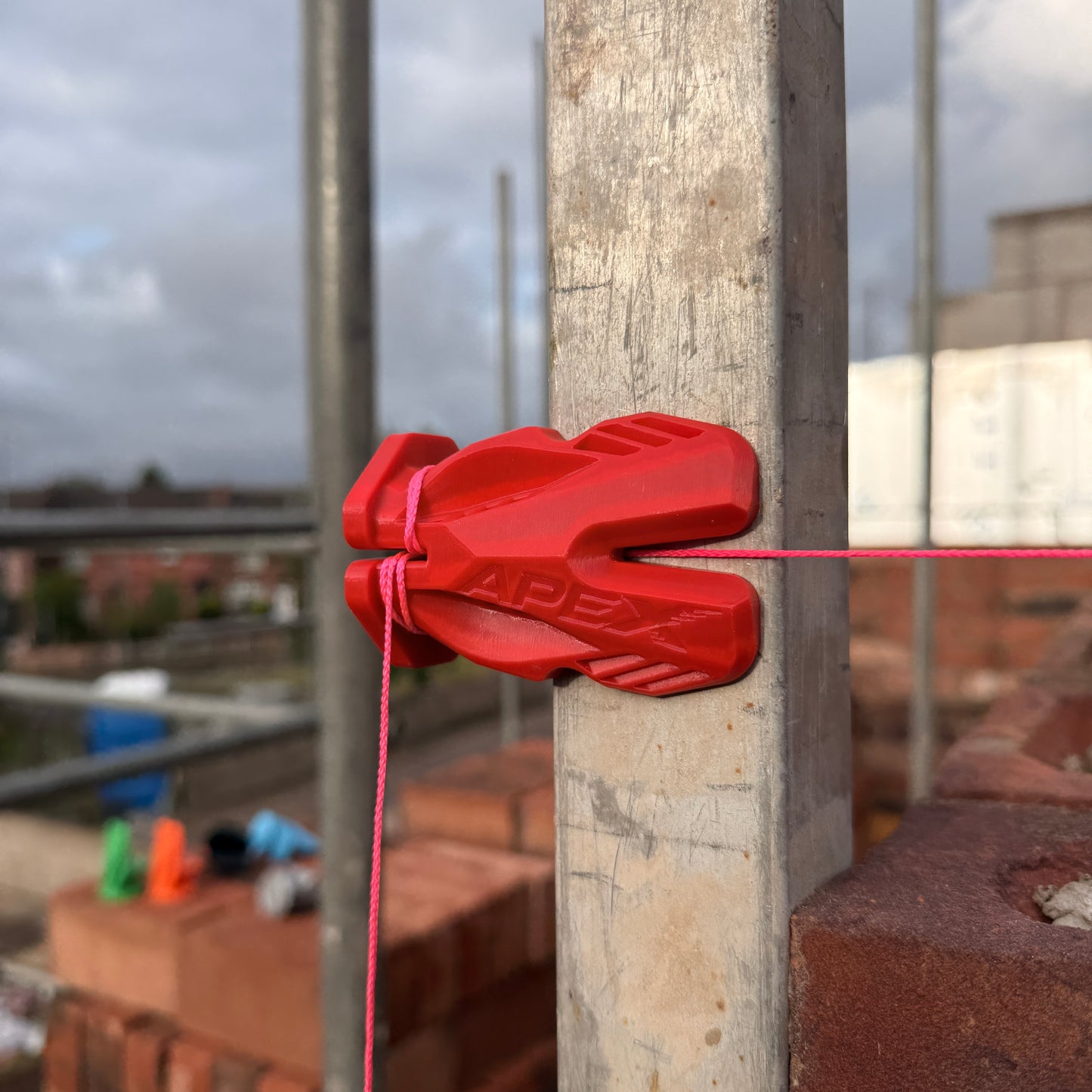 Crompton Apex Corner Block — Racing-Inspired Line Block for Bricklayers | UK Designed & Patented | 6 Colours | Pair