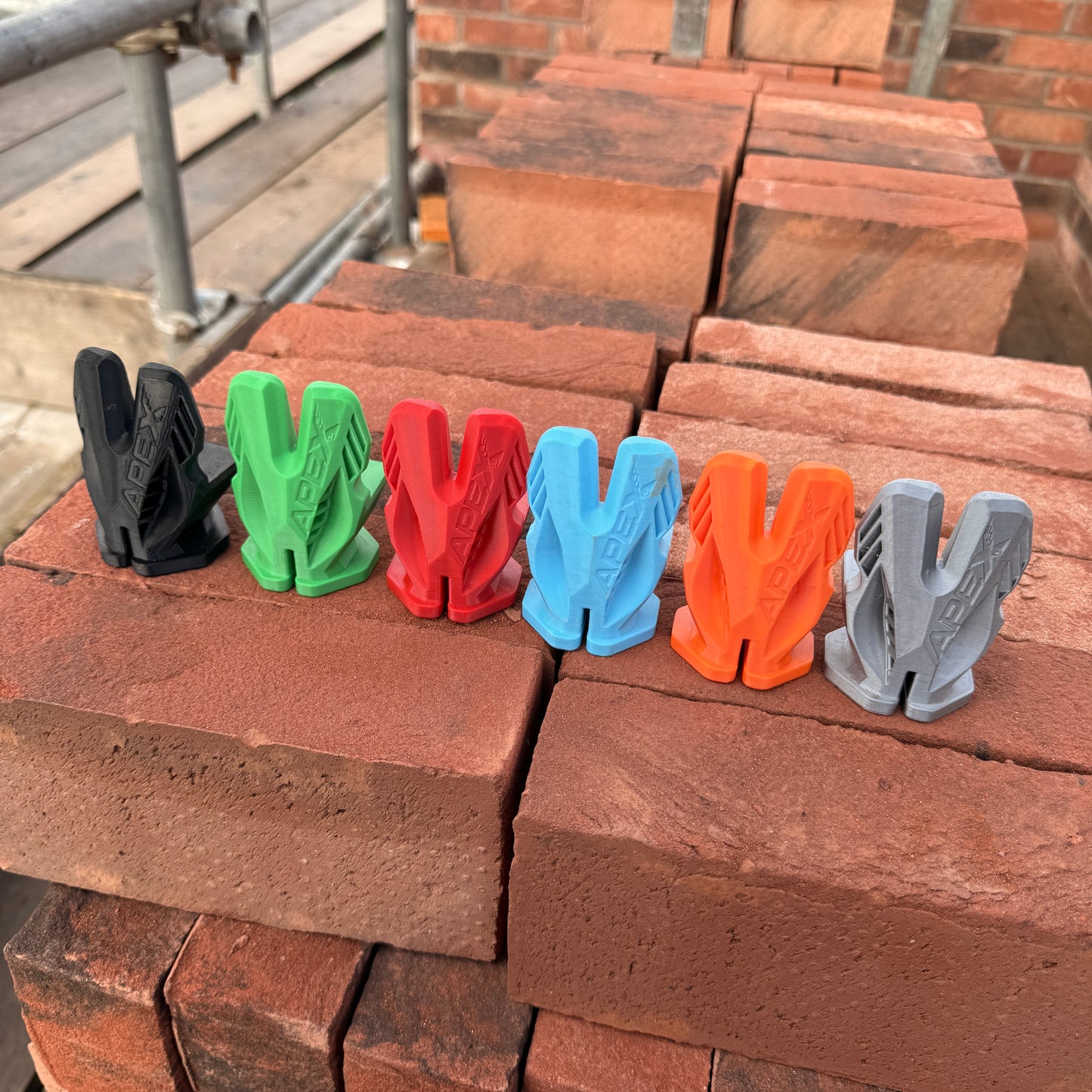Crompton Apex Corner Block — Racing-Inspired Line Block for Bricklayers | UK Designed & Patented | 6 Colours | Pair