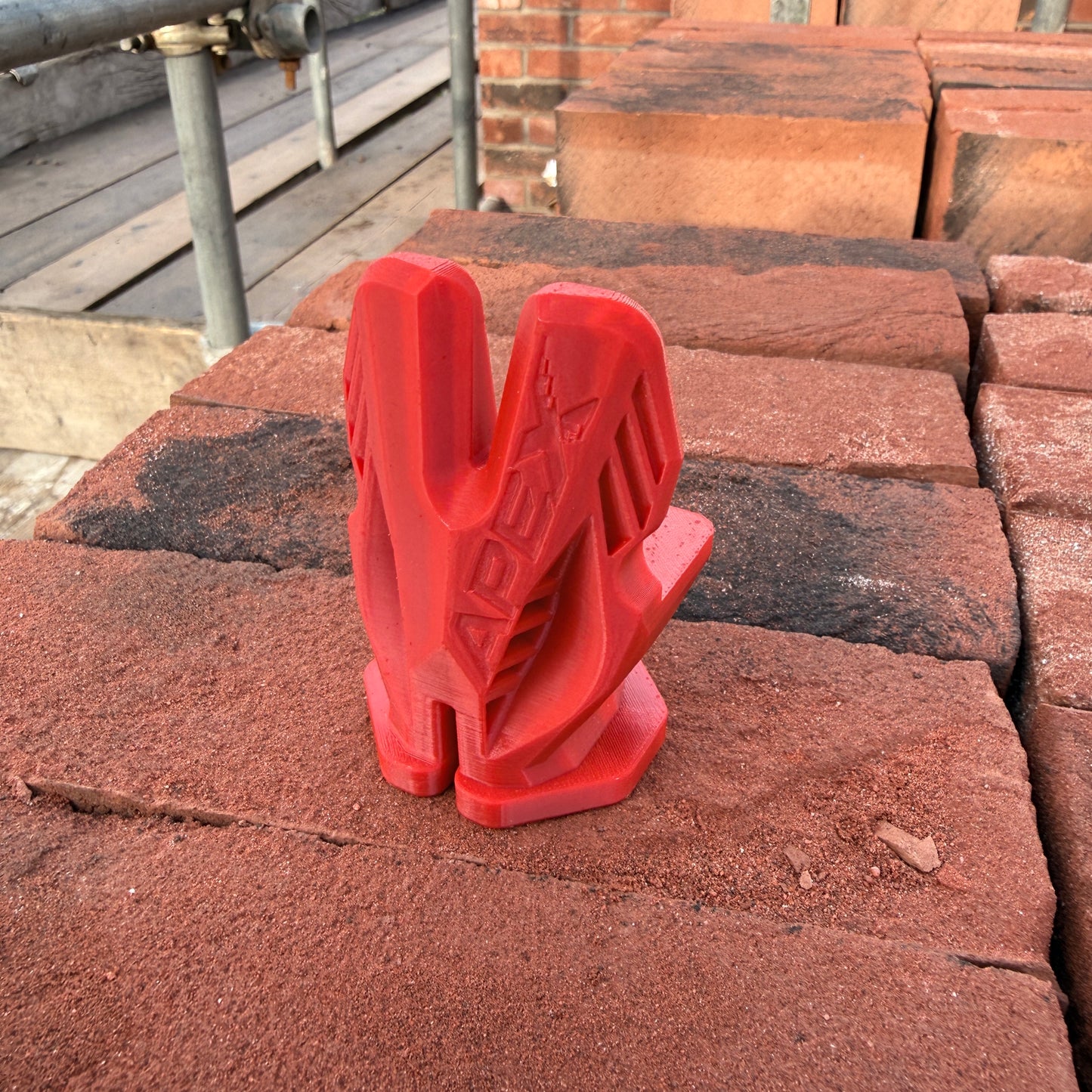 Crompton Apex Corner Block — Racing-Inspired Line Block for Bricklayers | UK Designed & Patented | 6 Colours | Pair