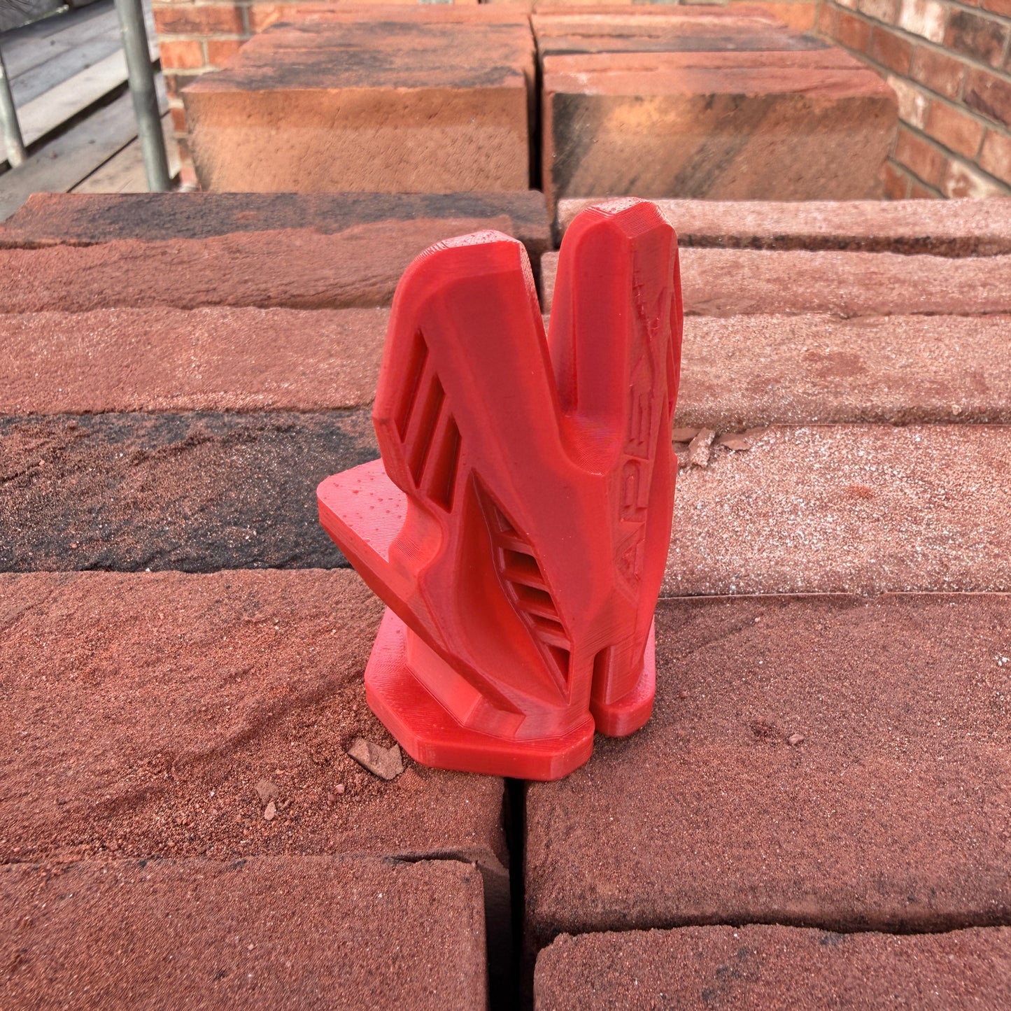 Crompton Apex Corner Block — Racing-Inspired Line Block for Bricklayers | UK Designed & Patented | 6 Colours | Pair