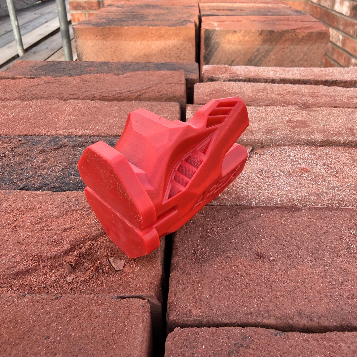 Crompton Apex Corner Block — Racing-Inspired Line Block for Bricklayers | UK Designed & Patented | 6 Colours | Pair