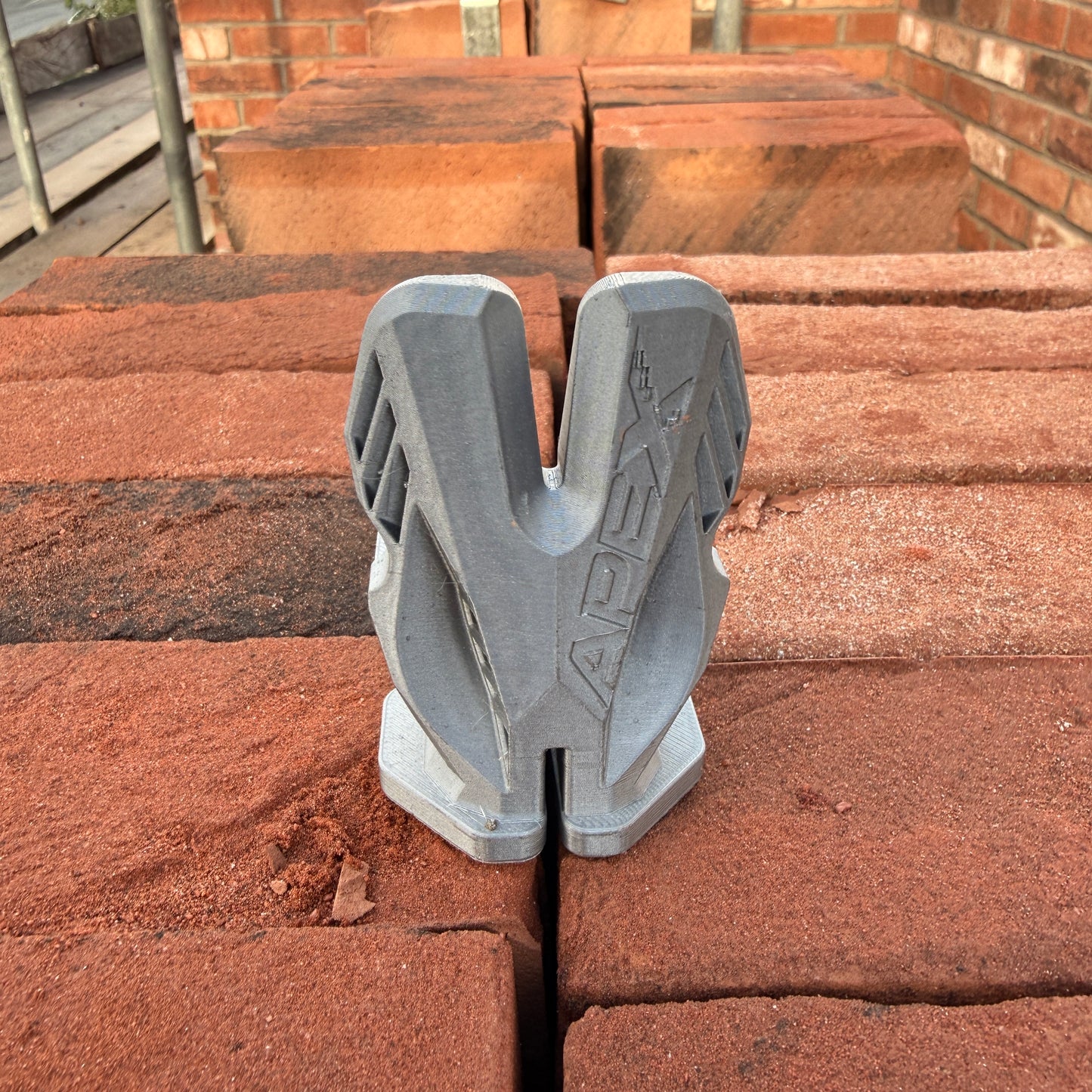 Crompton Apex Corner Block — Racing-Inspired Line Block for Bricklayers | UK Designed & Patented | 6 Colours | Pair