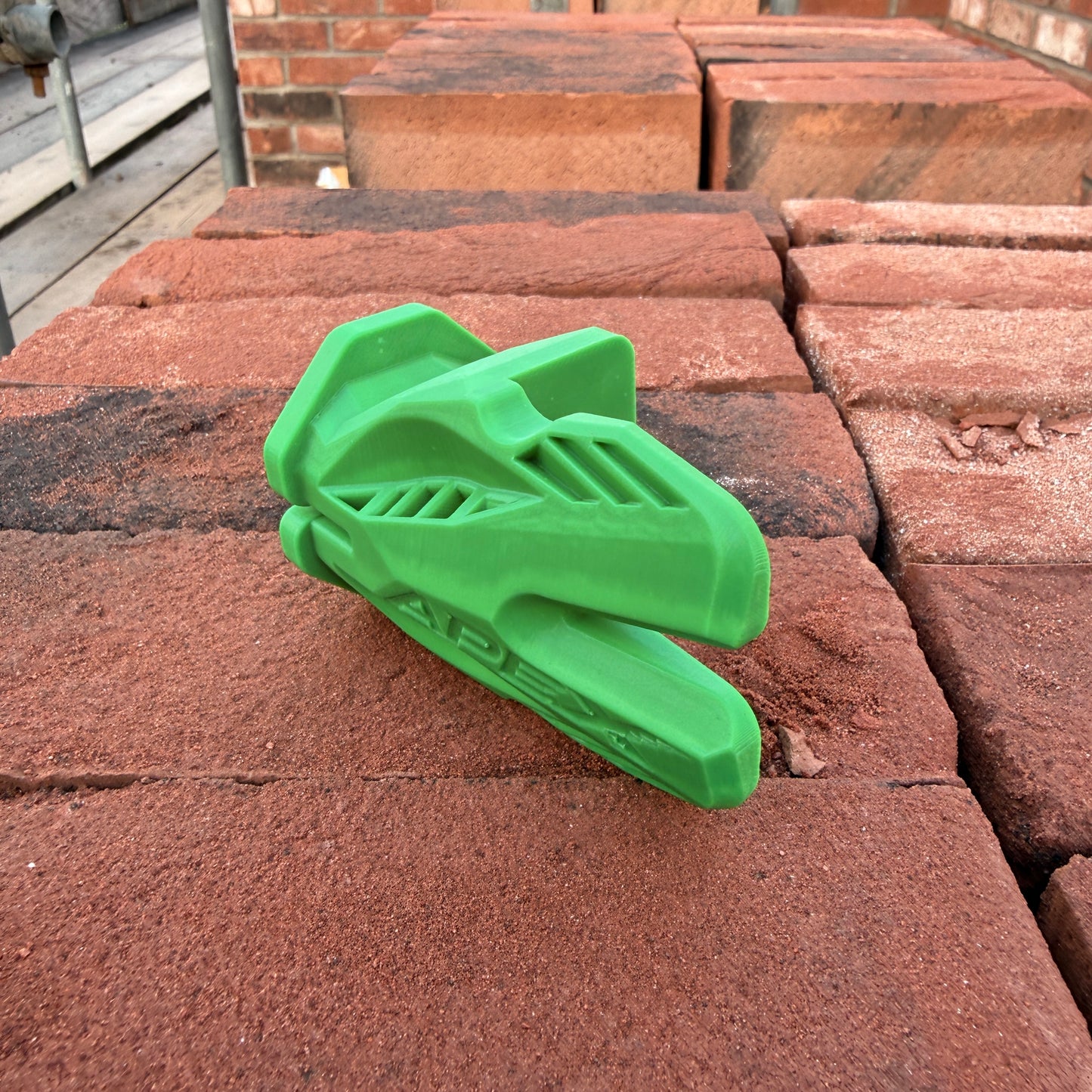 Crompton Apex Corner Block — Racing-Inspired Line Block for Bricklayers | UK Designed & Patented | 6 Colours | Pair