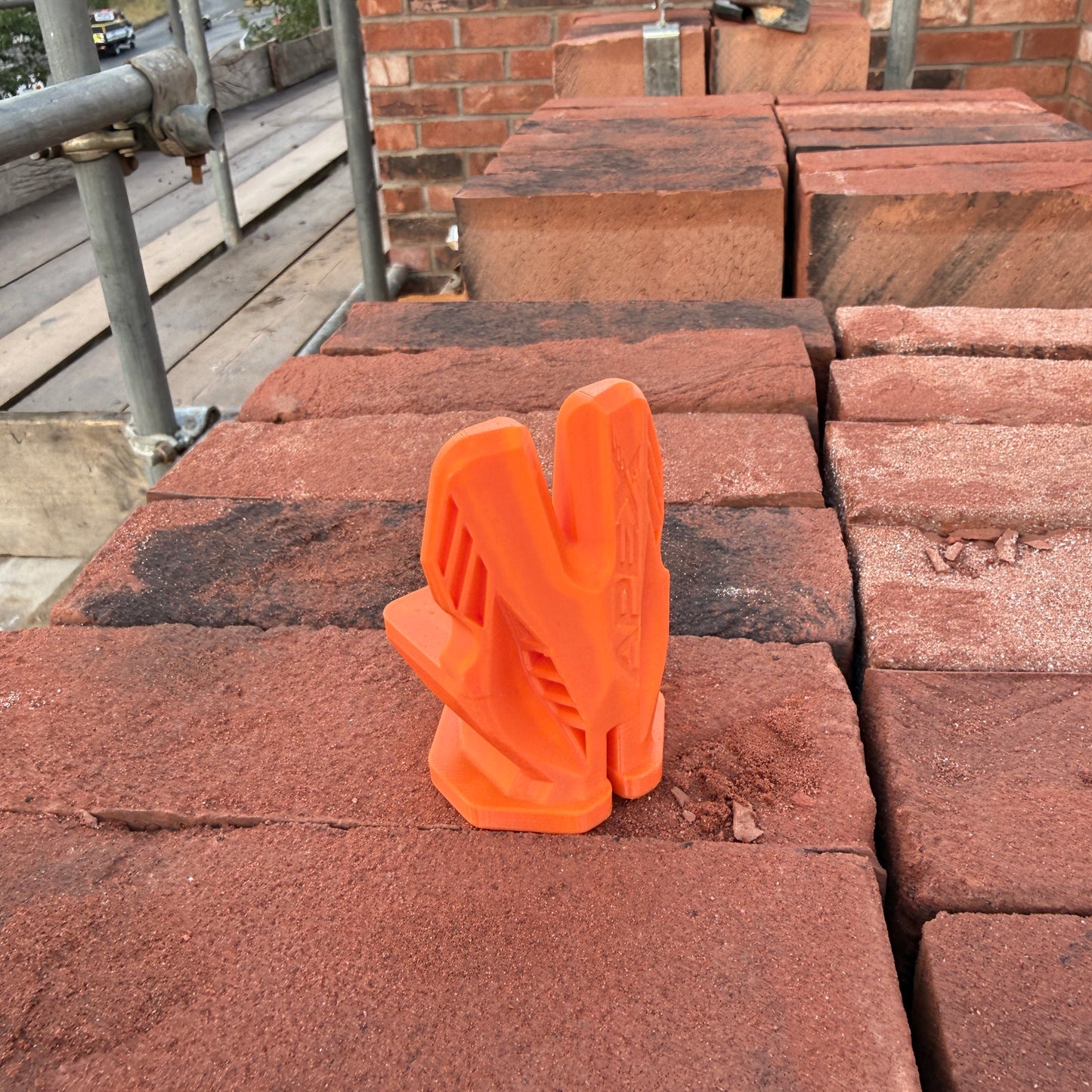 Crompton Apex Corner Block — Racing-Inspired Line Block for Bricklayers | UK Designed & Patented | 6 Colours | Pair