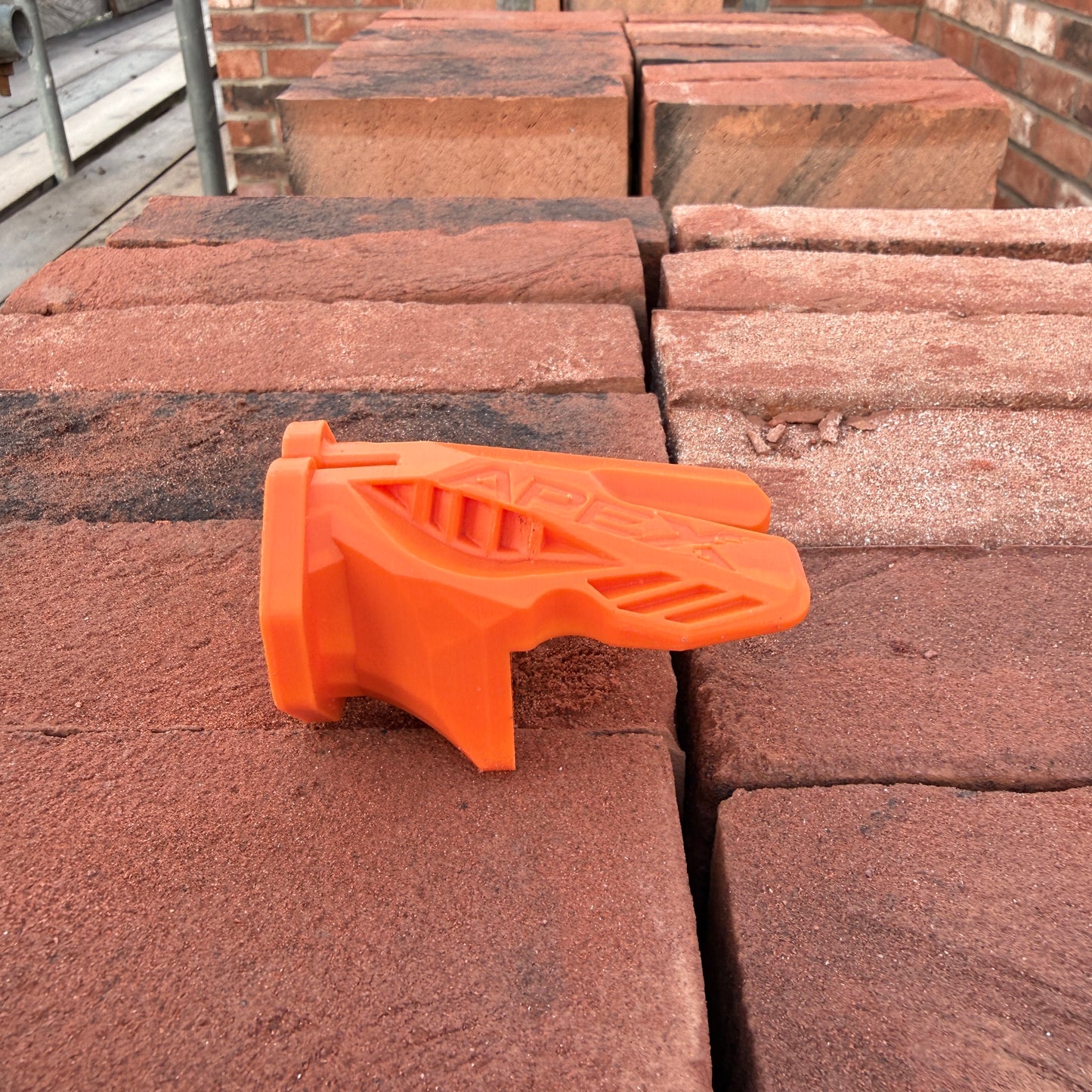 Crompton Apex Corner Block — Racing-Inspired Line Block for Bricklayers | UK Designed & Patented | 6 Colours | Pair