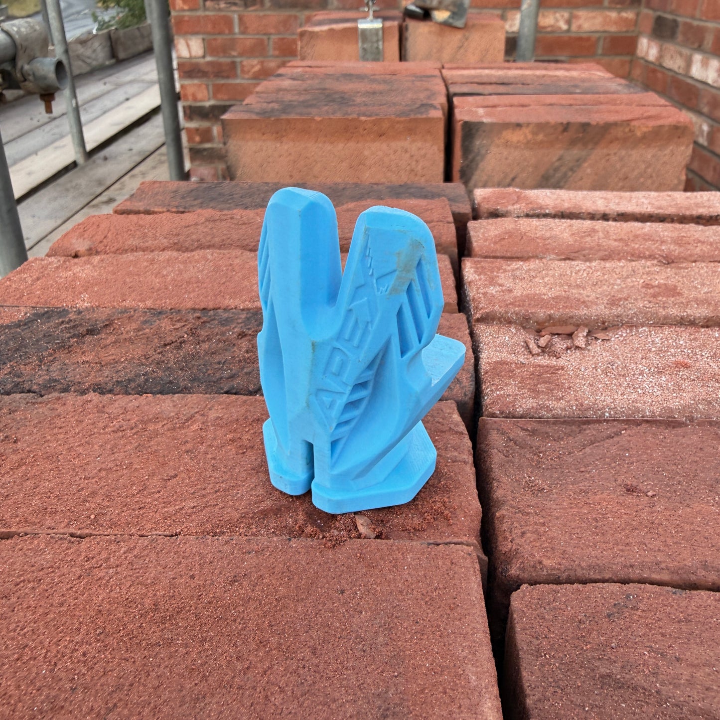 Crompton Apex Corner Block — Racing-Inspired Line Block for Bricklayers | UK Designed & Patented | 6 Colours | Pair