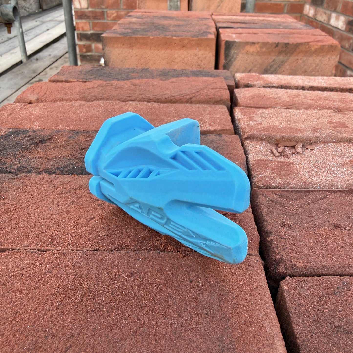 Crompton Apex Corner Block — Racing-Inspired Line Block for Bricklayers | UK Designed & Patented | 6 Colours | Pair