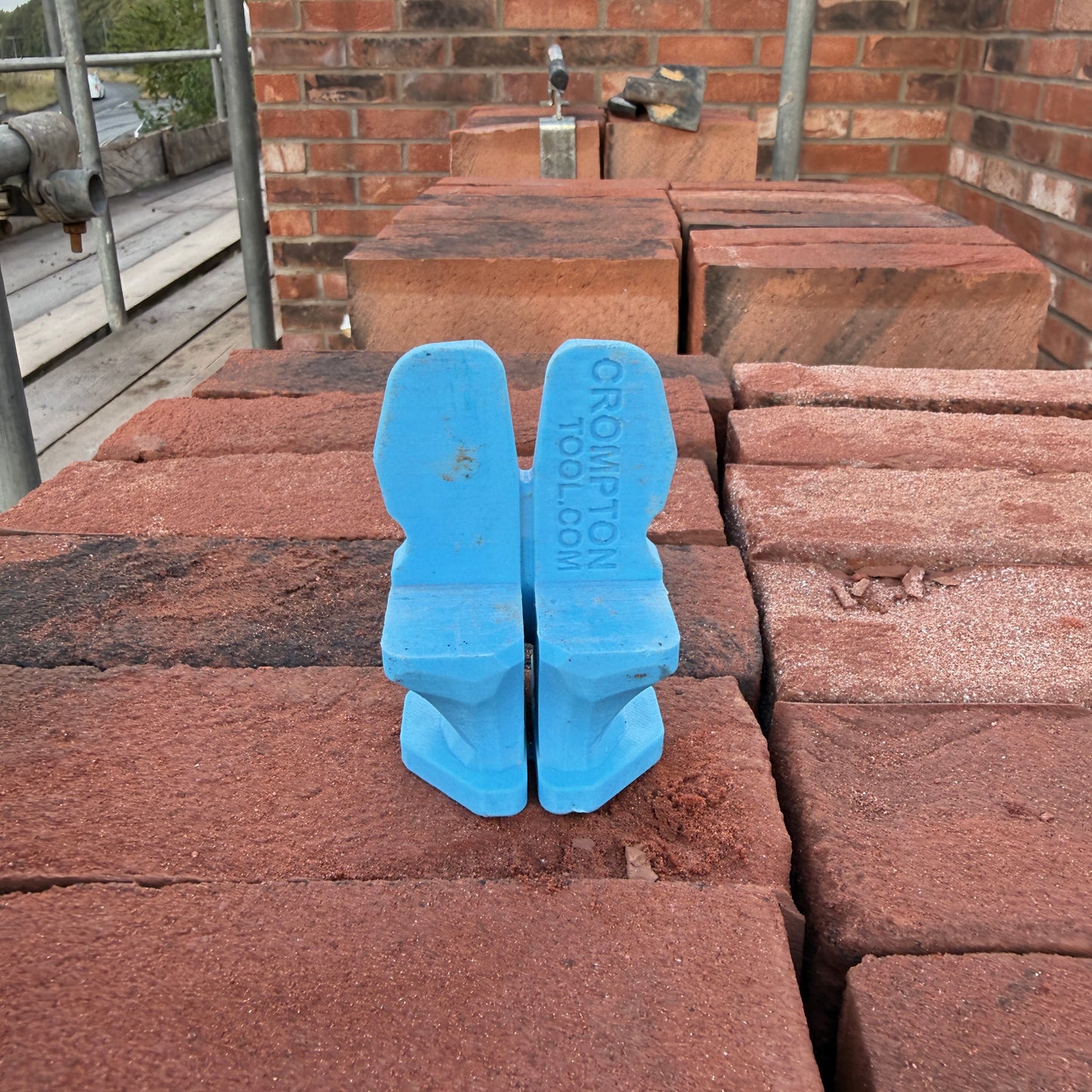 Crompton Apex Corner Block — Racing-Inspired Line Block for Bricklayers | UK Designed & Patented | 6 Colours | Pair