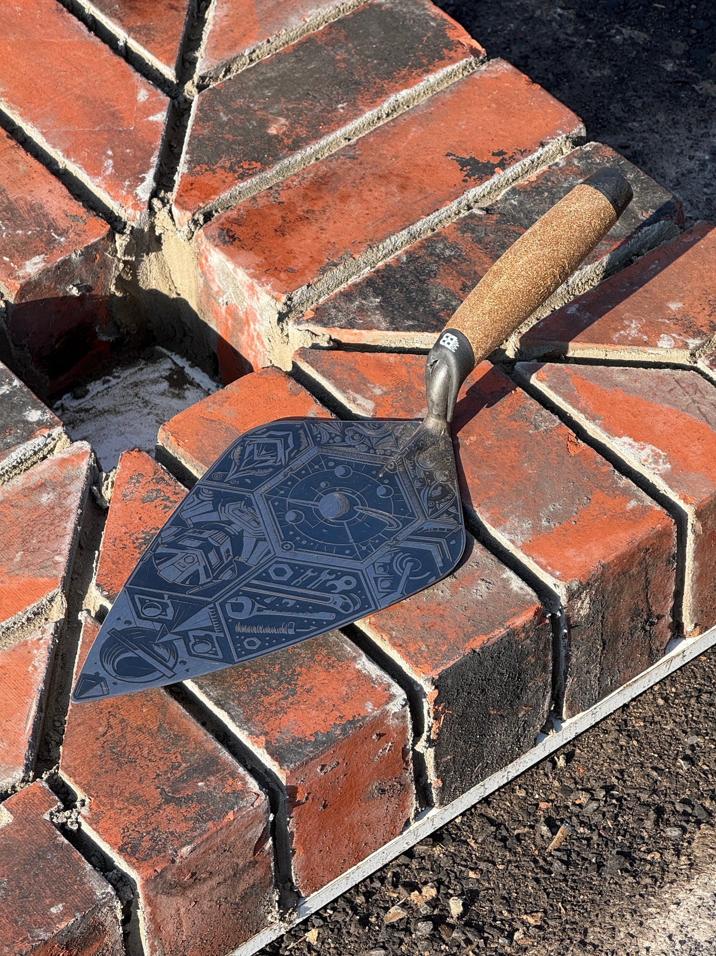 Tattoo Trowel 11 inch London Wide - Futuristic Design